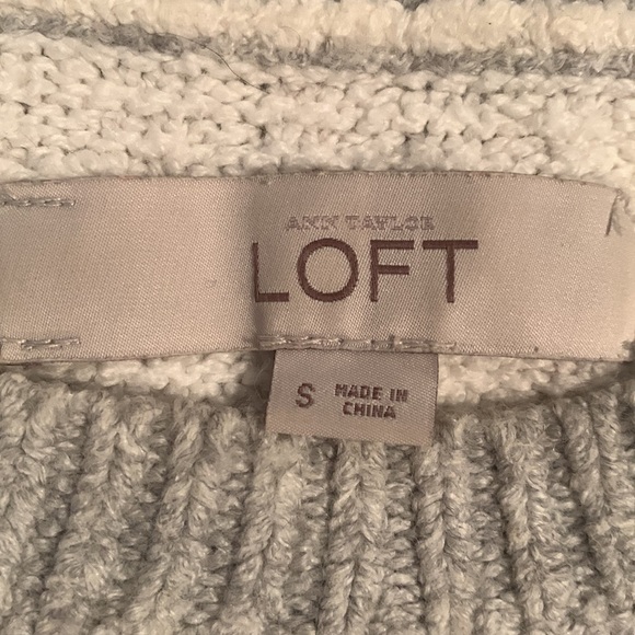 Loft Color-Blocked Gray & White Crewneck Long Sleeve Pullover Sweater Women’s S - Picture 2 of 12